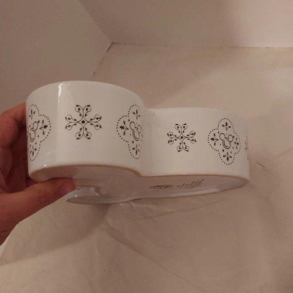 Disney White & Black Mickey Mouse Casserole Dish with Lid Snowflake Design - Picture 8 of 10